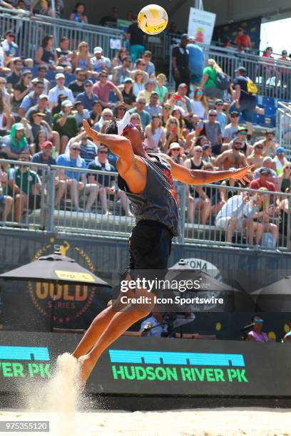 Ricardo Santos during play on the Stadium Court of the AVP New York Coty Open on June 9 at Hudson River Park's Pier 25/26, New York, NY.