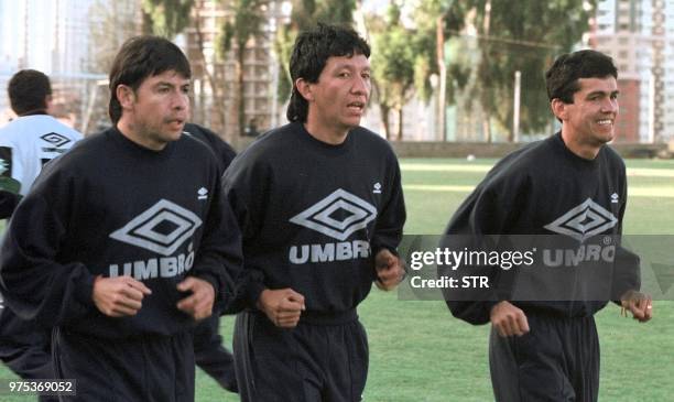 Los jugadores de las seleccion de futbol Erwin Sanchez, Miguel Angel Rimba y Milton Melgar durante los entrenamientos de ese equipo 23 Junio en La...