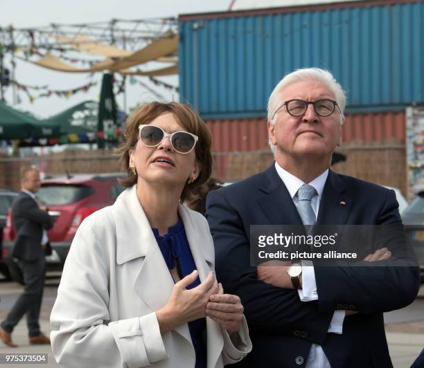 May 2018, Netherlands, Amsterdam: German President Frank-Walter Steinmeier and his wife Elke Bueedenbender viewing the former NDSM-wharf. Photo:...