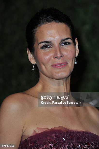 Actress Angie Harmon arrives at the 2010 Vanity Fair Oscar Party hosted by Graydon Carter held at Sunset Tower on March 7, 2010 in West Hollywood,...