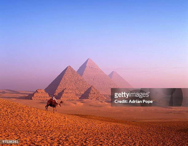 pyramids of giza, egypt - great pyramids of egypt stock pictures, royalty-free photos & images
