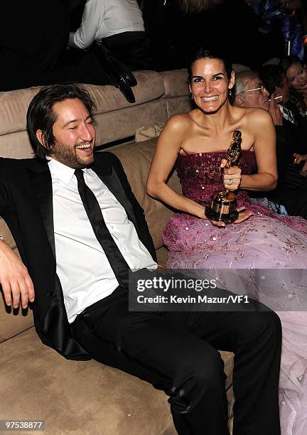 Producer Greg Shapiro and Angie Harmon attend the 2010 Vanity Fair Oscar Party hosted by Graydon Carter at the Sunset Tower Hotel on March 7, 2010 in...