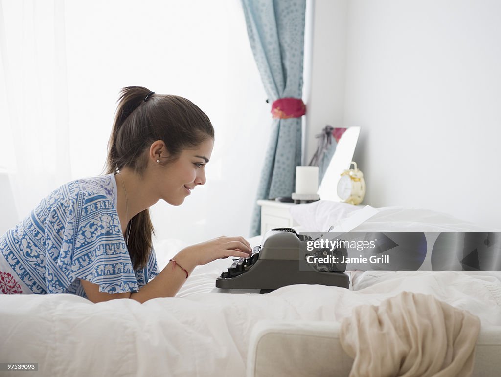 Girl Using Typewriter Teenage Girl Typing On Antique Typewriter Smiling High-Res Stock Photo ...