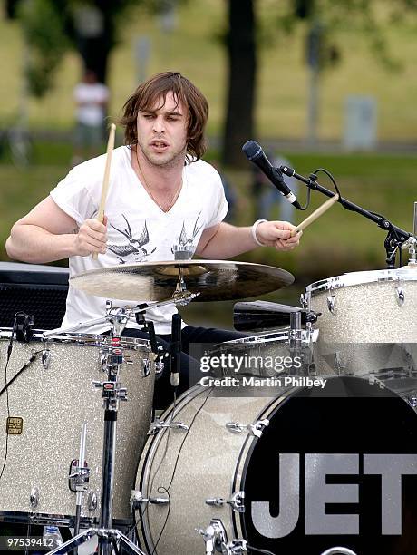 Chris Cester of Jet performs on a stage floating on the Yarra River on 19th November 2006 in Melbourne, Australia.