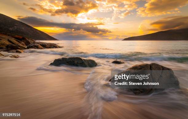 wineglass bay sunrise - wineglass bay stock pictures, royalty-free photos & images