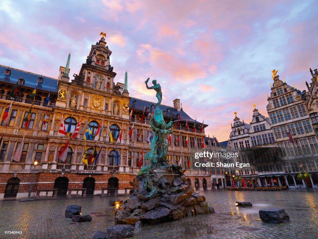 Brabo Fountain & City Hall at dusk