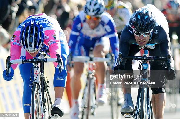 Britain's Sky cycling team's New-Zealand's Gregory Henderson sprints ahead of Italy's Lampre-Farnese cycling team's Slovenia's Grega Bole on the...