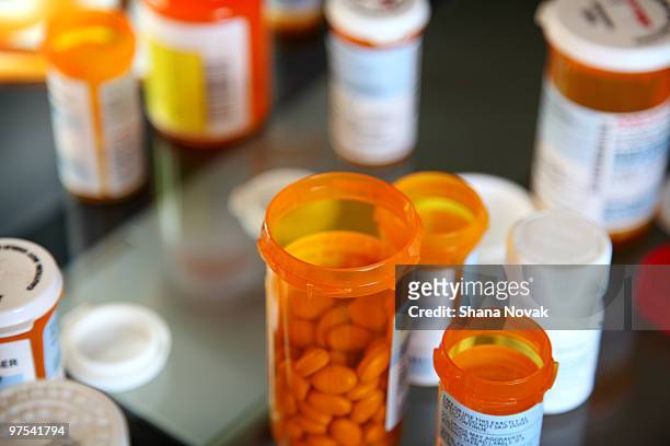 variety of pills - prescription imagens e fotografias de stock