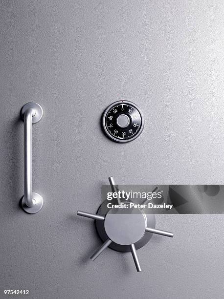 locked safe - cerradura de combinación fotografías e imágenes de stock