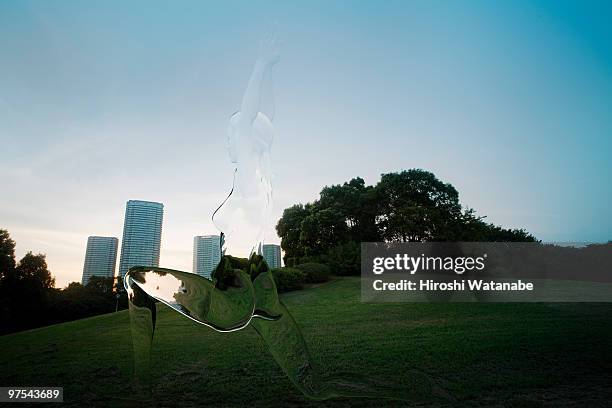 invisible woman doing yoga - onzichtbaar stockfoto's en -beelden