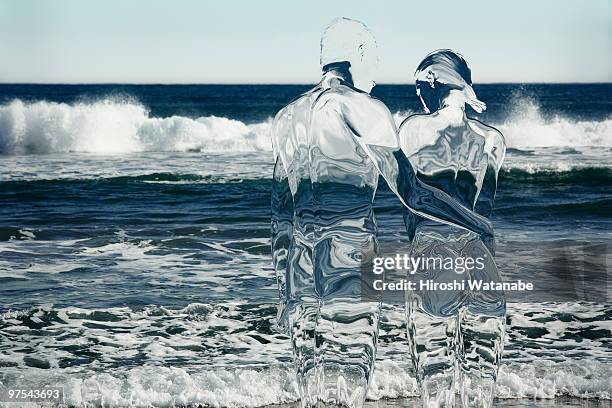 invisible couple on the beach - disappear stockfoto's en -beelden