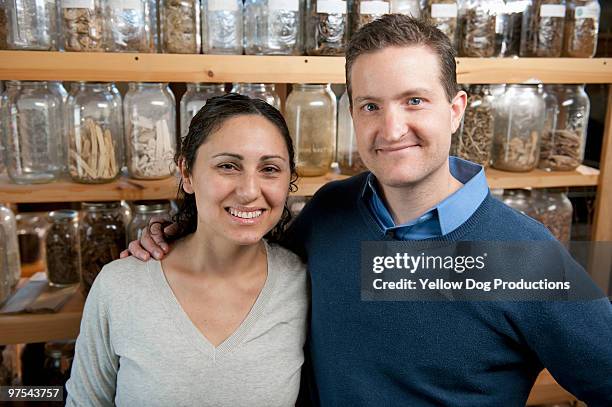 portrait of therapists in front of herb jars - manchester vermont foto e immagini stock