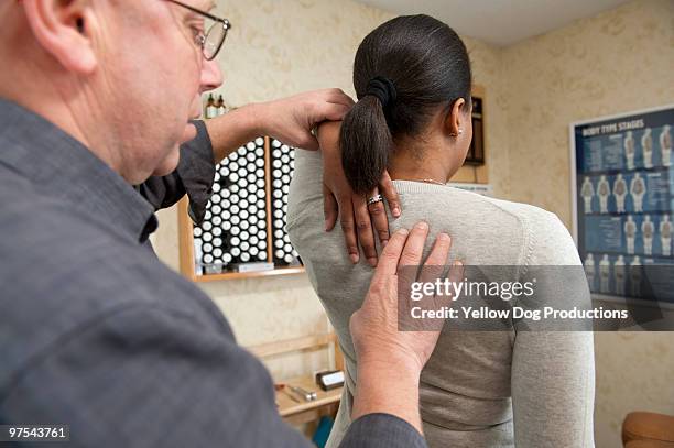 chiropractor examining patient - manchester vermont foto e immagini stock