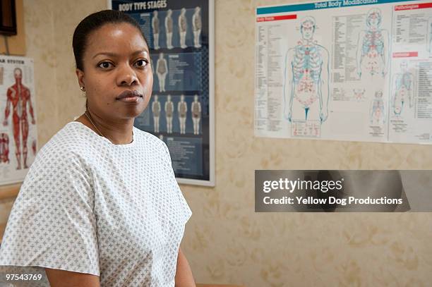 patient waiting in examining room - manchester vermont foto e immagini stock