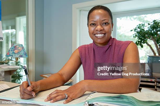 portrait of a smiling receptionist - manchester vermont stockfoto's en -beelden