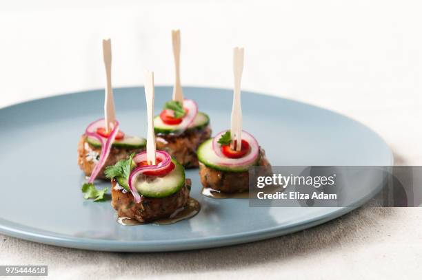 meatballs on plate - appetizers imagens e fotografias de stock