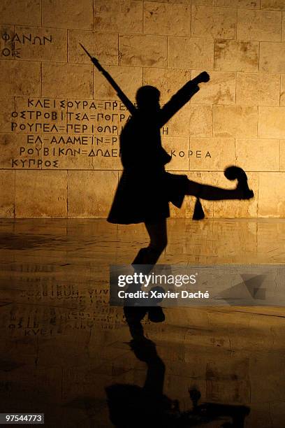 the changing of the guard in athens - tomb of the unknown soldier stock pictures, royalty-free photos & images
