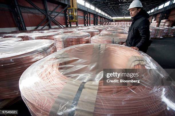 Wire Operator 874 Kghm Stock Photos, High-Res Pictures, and Images - Getty Images