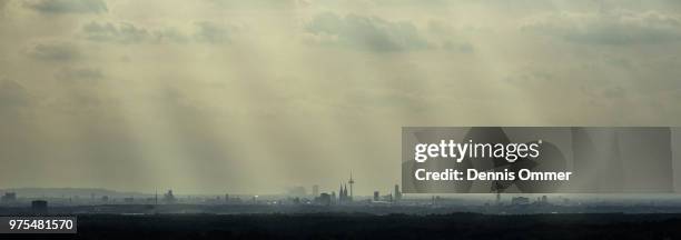 skyline of cologne - smog stock-fotos und bilder
