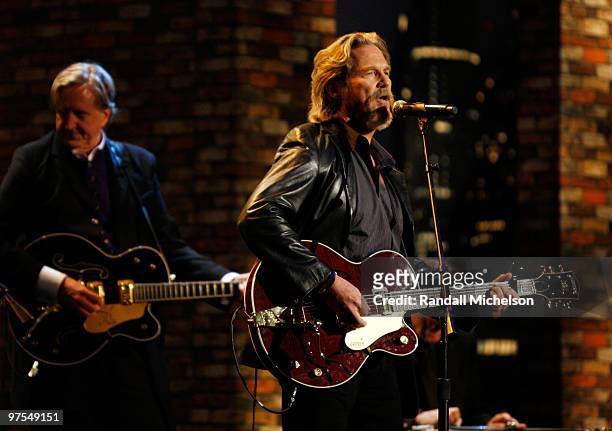 Actor Jeff Bridges performs onstage at the 25th Film Independent Spirit Awards held at Nokia Theatre L.A. Live on March 5, 2010 in Los Angeles,...