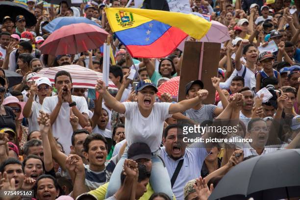 May 2018, Venezuela, Valencia: Supporters of Javier Bertucci, preacher and presidential candidate, at an election campaign event. Presidential...