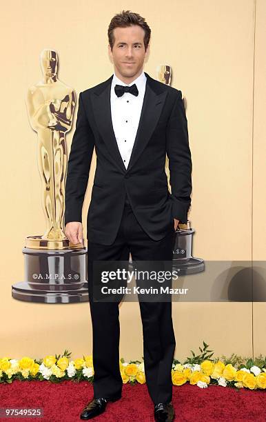 Actor Ryan Reynolds arrives at the 82nd Annual Academy Awards at the Kodak Theatre on March 7, 2010 in Hollywood, California.