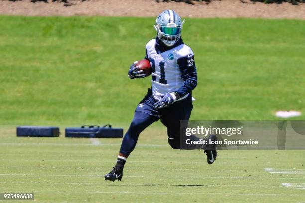 Dallas Cowboys running back Ezekiel Elliott catches a pass and looks to run downfield during the Dallas Cowboys mini camp practice on June 14, 2018...