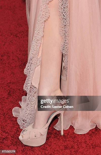 Actress Anna Kendrick arrives at the 82nd Annual Academy Awards held at the Kodak Theatre on March 7, 2010 in Hollywood, California.