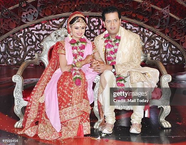 Dimpy Rajora Rahul Mahajan And Dimpy Kiss
