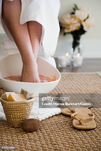 woman soaking her feet - white women feet fotografías e imágenes de stock