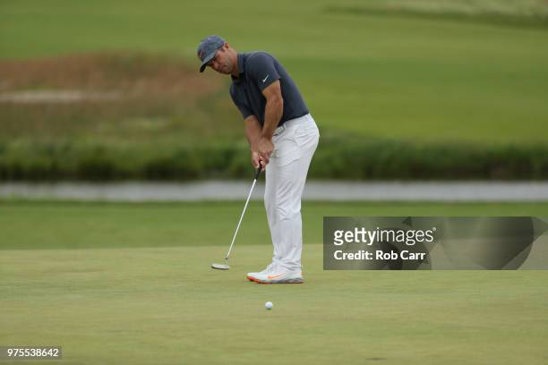 Kevin Chappell of the United States putts on the sixth green during the second round of the 2018 U.S. Open at Shinnecock Hills Golf Club on June 15,...