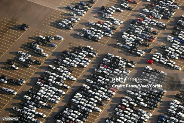 parking lot of new vehicles - demographic overview stockfoto's en -beelden
