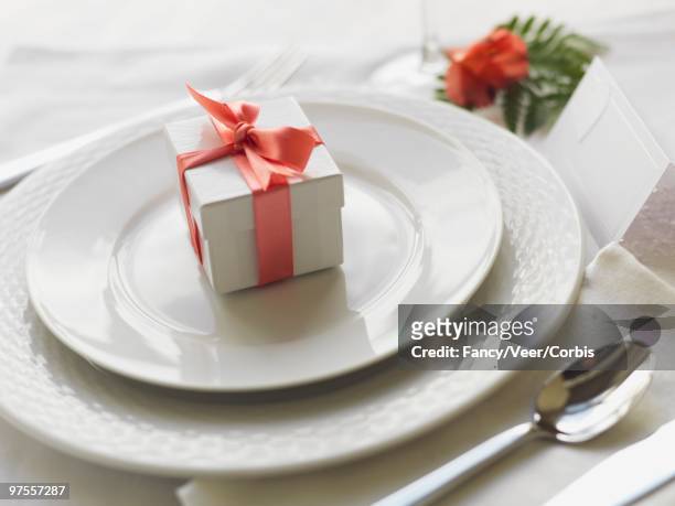 place setting at wedding reception - gala table stock pictures, royalty-free photos & images