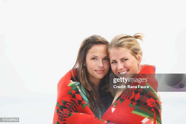 friends wrapped in blanket - climat stock pictures, royalty-free photos & images