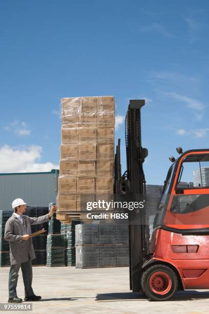 warehouse worker checking cargo - airboard stock pictures, royalty-free photos & images