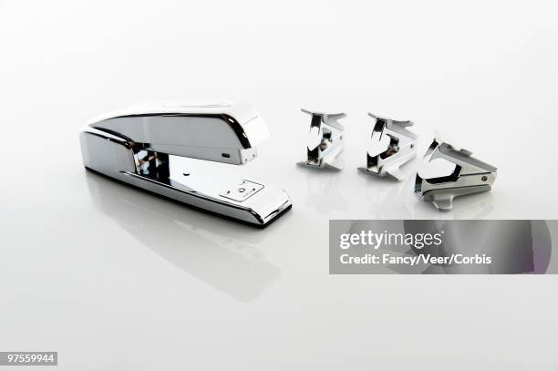 stapler and staple removers - removedor de agrafos imagens e fotografias de stock