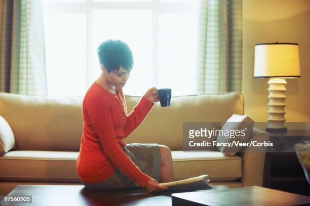 woman reading - coffee table reading mug stock pictures, royalty-free photos & images