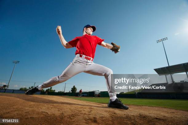 pitcher throwing baseball - baseball pitcher throwing stock pictures, royalty-free photos & images