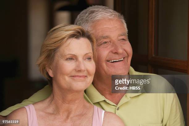 couple smiling - woman blond looking left window photos et images de collection