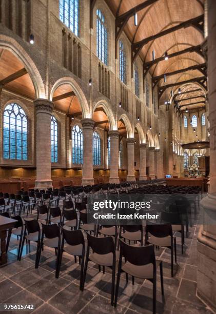 interior of the great delft cathedral , nieuwe kerk ,the netherlands, - nieuwe kerk delft imagens e fotografias de stock