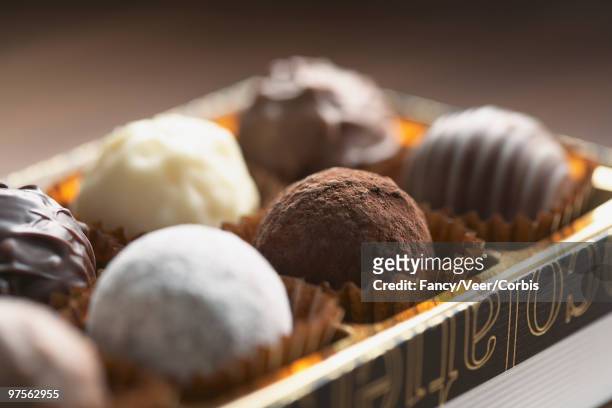chocolate truffles - box of chocolate stockfoto's en -beelden