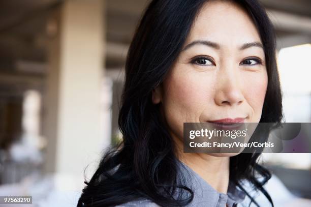 confident businesswoman - beautiful woman candid face 個照片及圖片檔