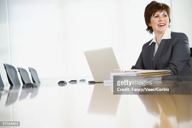 businesswoman using laptop computer in conference room - imagem super exposta - fotografias e filmes do acervo