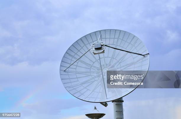 searching telescopes, satellite dish - comezora stock-fotos und bilder