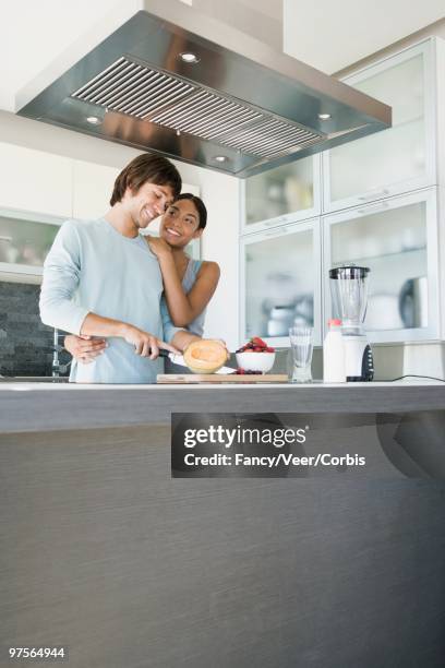 couple preparing smoothies - young urban professional person stock-fotos und bilder