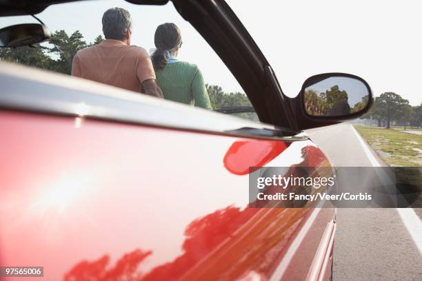 couple and convertible - al lado de fotografías e imágenes de stock