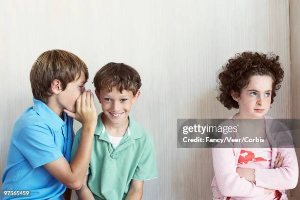 brothers teasing sister - rouler des yeux photos et images de collection