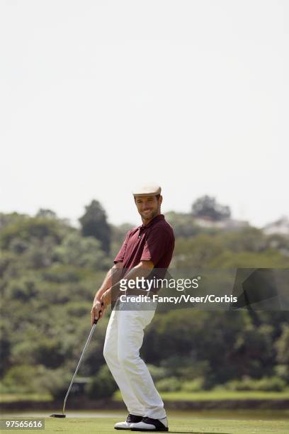 man playing golf - bent golf club stock pictures, royalty-free photos & images