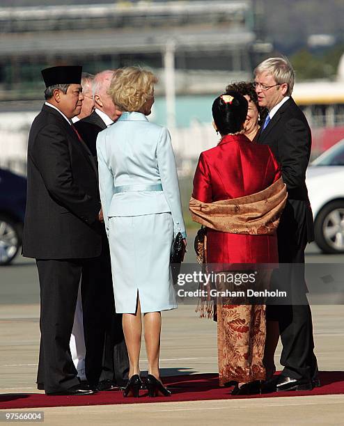 His Excellency Dr Susilo Bambang Yudhoyono, President of the Republic of Indonesia , greets Australian Prime Minister Kevin Rudd as he arrives at...