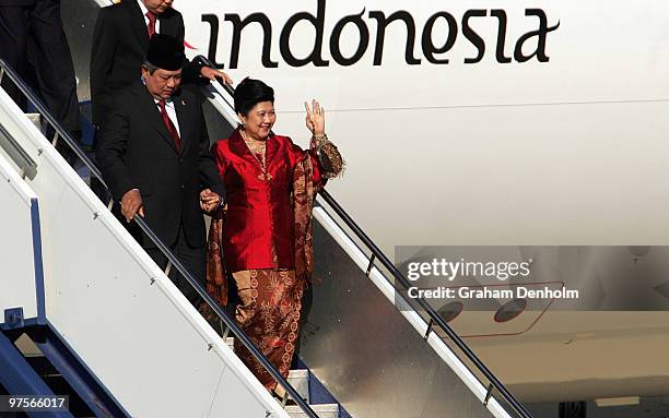 His Excellency Dr Susilo Bambang Yudhoyono, President of the Republic of Indonesia, and Madame Ani Bambang Yudhoyono arrive at Defence Establishment...